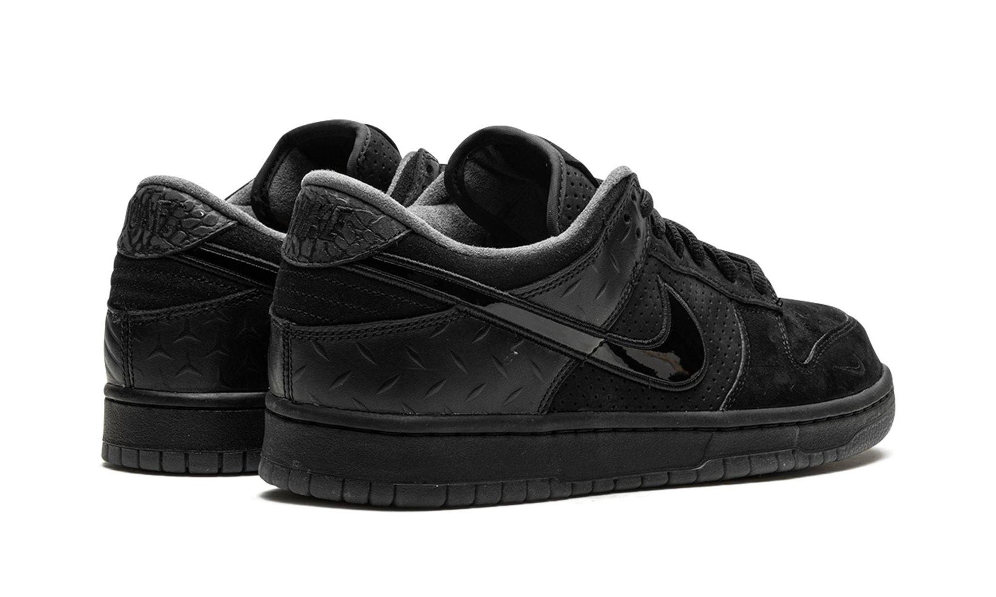 Nike SB Dunk low Ducks of a Feather Black University of Oregon PE